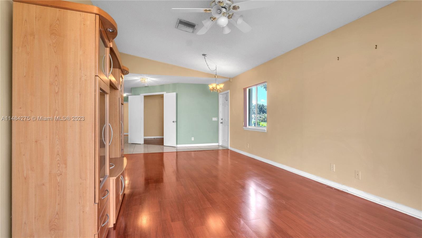 Listing Photo 11