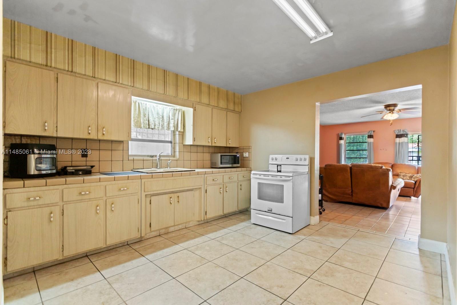 Listing Photo 10