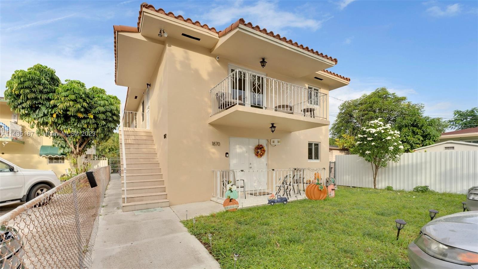 1870 Curtiss Dr, Hialeah, FL 33010