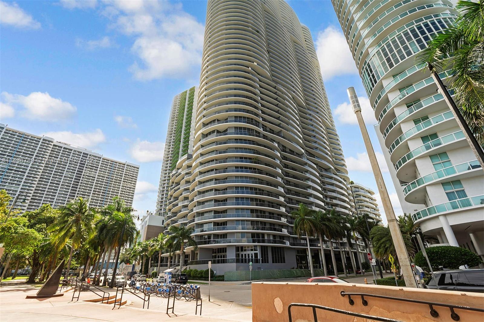 Miami Living at Its Pinnacle: Luxe 39th-Floor Condo with City and Bay Views
Indulge in the epitome of Miami living with this fully furnished 1 bed, 1.5 bath gem on the 39th floor. Immerse yourself in contemporary luxury, boasting top-tier appliances, Italian cabinetry, and captivating city and bay views. Modern conveniences include a washer/dryer, a spacious balcony, and 2 parking spaces.
Beyond the chic interior lies an urban paradise with exclusive amenities: a sparkling pool, private theater, fitness center, spa, and jacuzzi. Live in opulence amid the vibrant pulse of Miami.