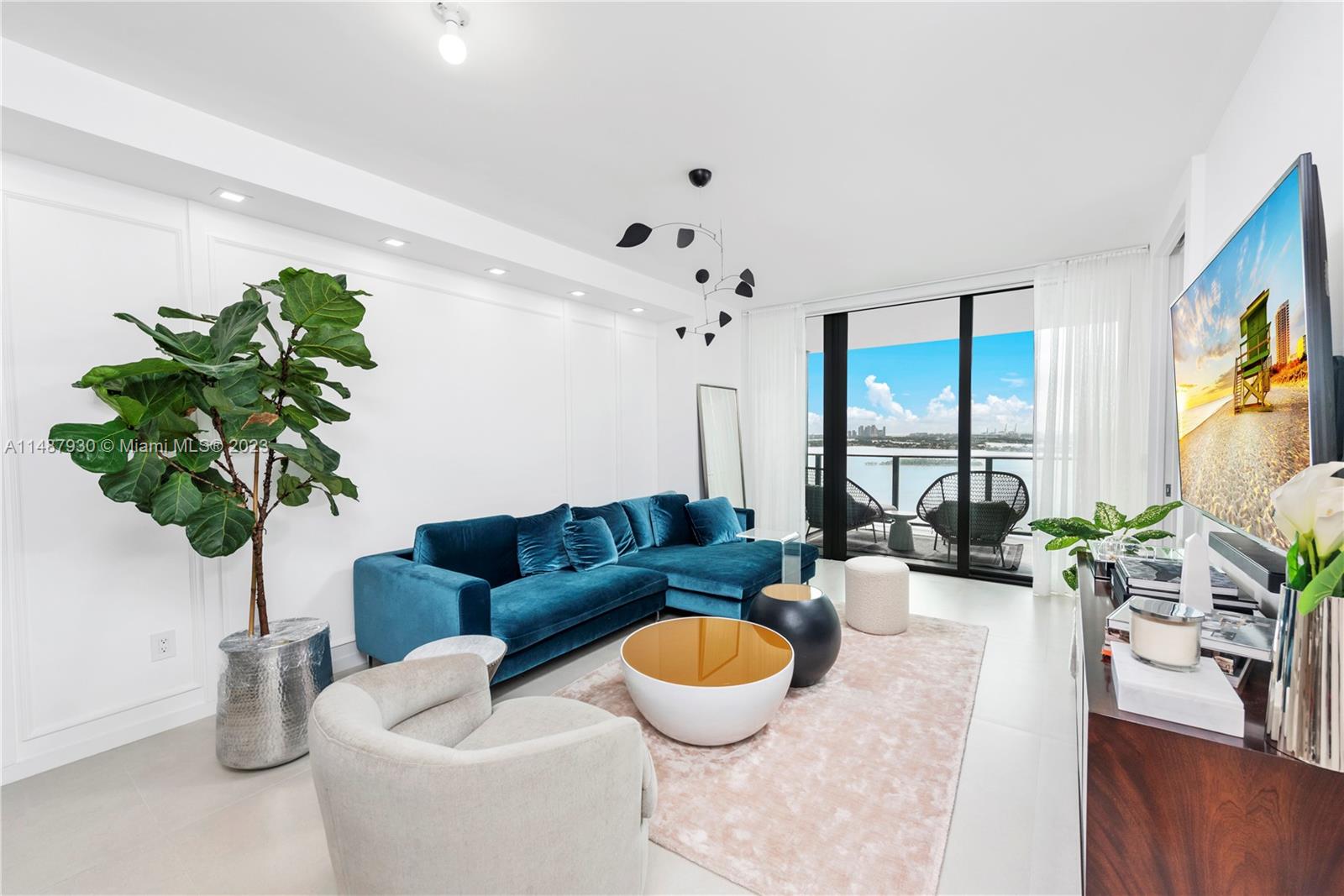 30-DAY DECEMBER ONLY A chic space you will love for seasonal stay at bayfront urban paradise district. High-floor, flow-thru unit in newer high-rise with modern, comfortable furnishings in neutral, contrasting tones, textures complimented by painted, treated accent walls. Cozy vibes from decor, art - recessed lighting - laminate wood floors in bedrooms - marble bar counter - floor-to-ceiling glass bathrooms - European kitchen appliances - impact 10ft windows. GoogleNest. Oversized balcony, unobstructed views of bay, city. Elevated roof deck resort-level amenities: circular, lagoon, heated pool, sun terrace with bay views, cigar lounge, wine cellar, tennis courts, spin studio, bowling, arcade games. Paraiso District comprises condos, public park, and Amara waterfront restaurant.