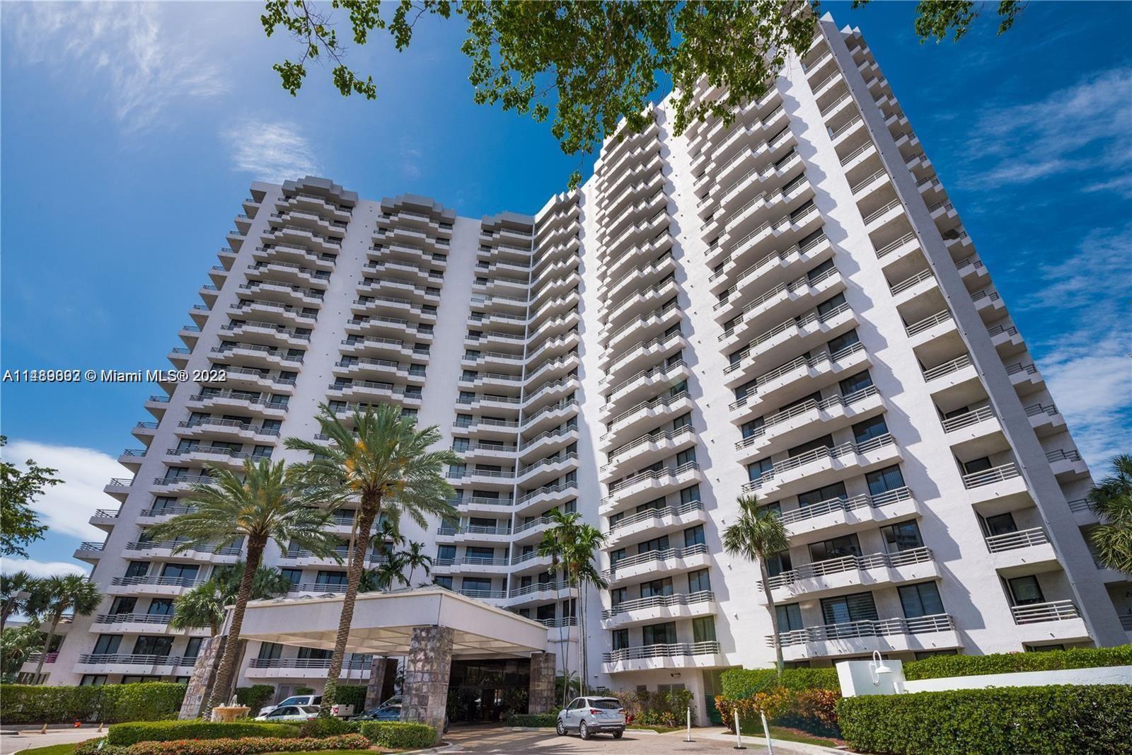 AMAIZING APARTMENT IN THE PARC CENTRAL IN AVENTURA! WITH 1 BEDROOM AND 2 BATHROOMS. This unit with gorgeous views of the Turnberry Golf Course, the Aventura Mall, and more. The location of the Parc Central is very convenient with easy access to Biscayne Boulevard and I-95. It  is also steps away from some of the finest shopping and restaurants in Aventura.