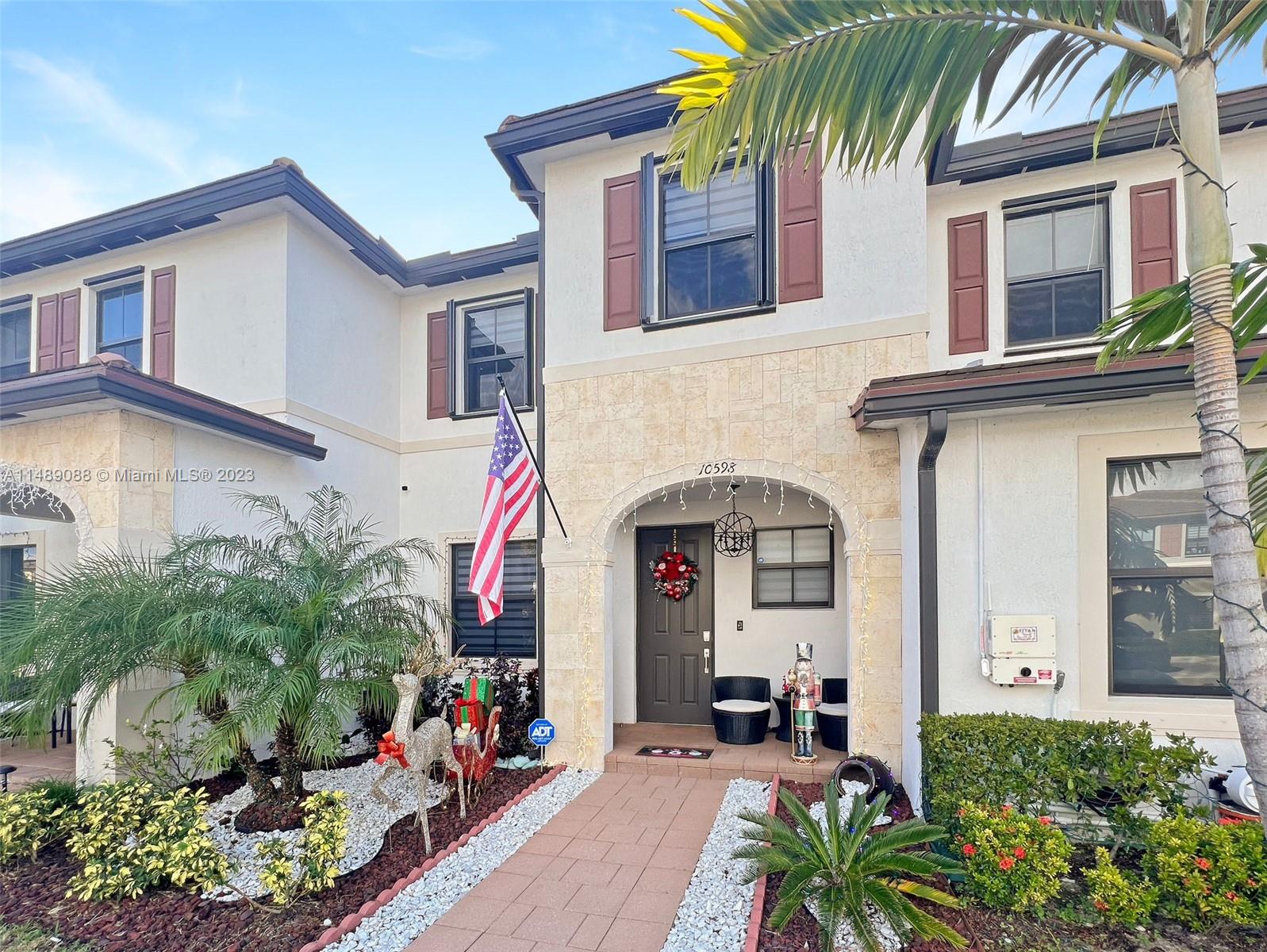 Great Villa in the beautiful community of Aquabella. Fenced-in backyard/Pergola/2 fan . Ceramic tiled floors downstairs, carpets in bedrooms upstairs. Kitchen with stainless steel appliances, washer & dryer. Ready to move in!! Easy access to majors highways (Palmetto Expressway, 75, Turnpike and Okechobee) Large pool, gym, clubhouse and parks.