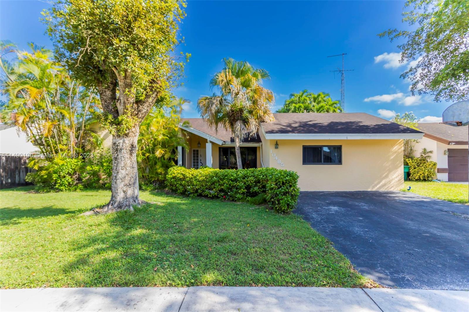 10485 SW 130th Ct  For Sale A11490190, FL