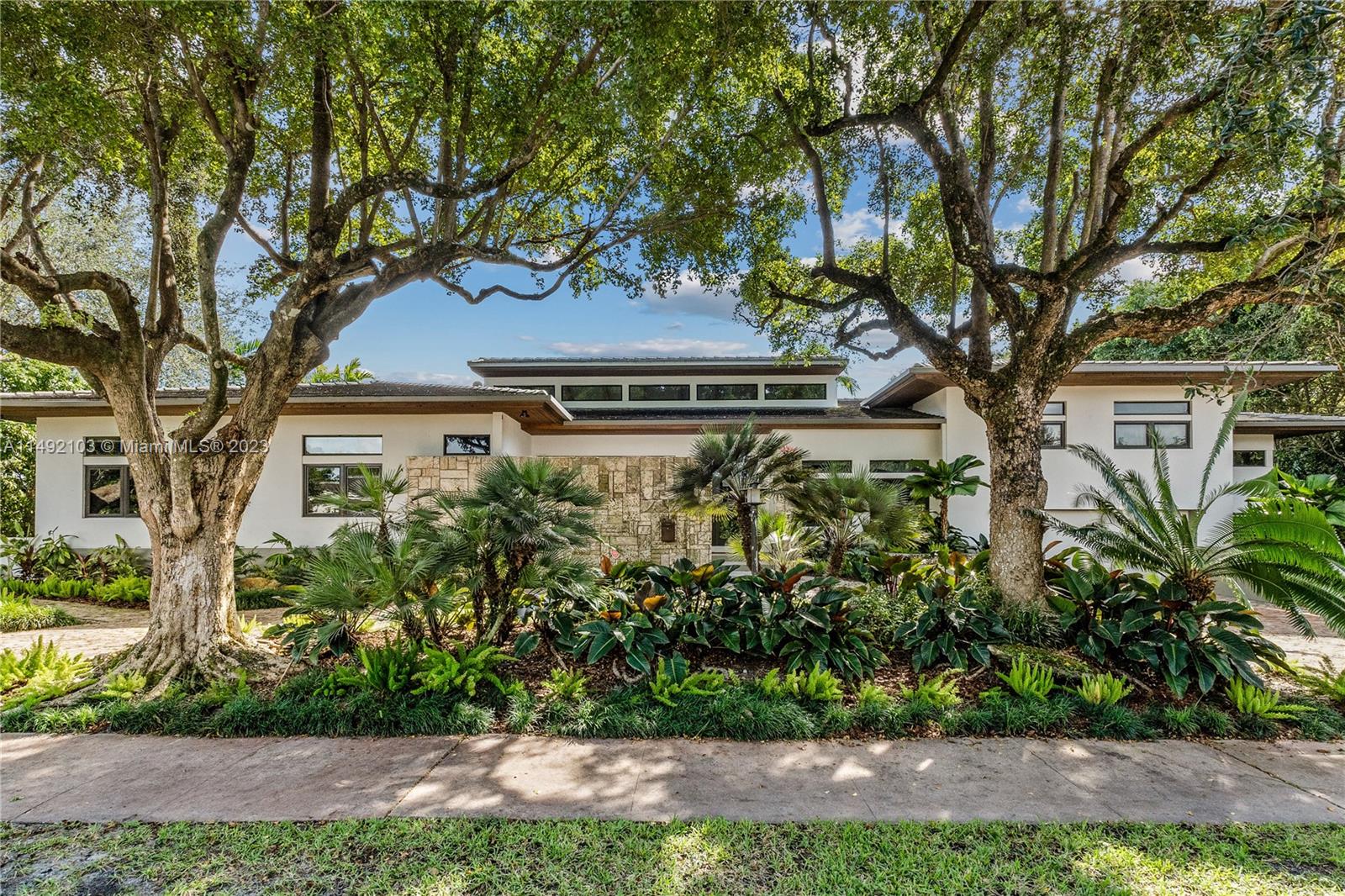 Photo 1 of 1060 Alfonso Ave in Coral Gables - MLS A11492103