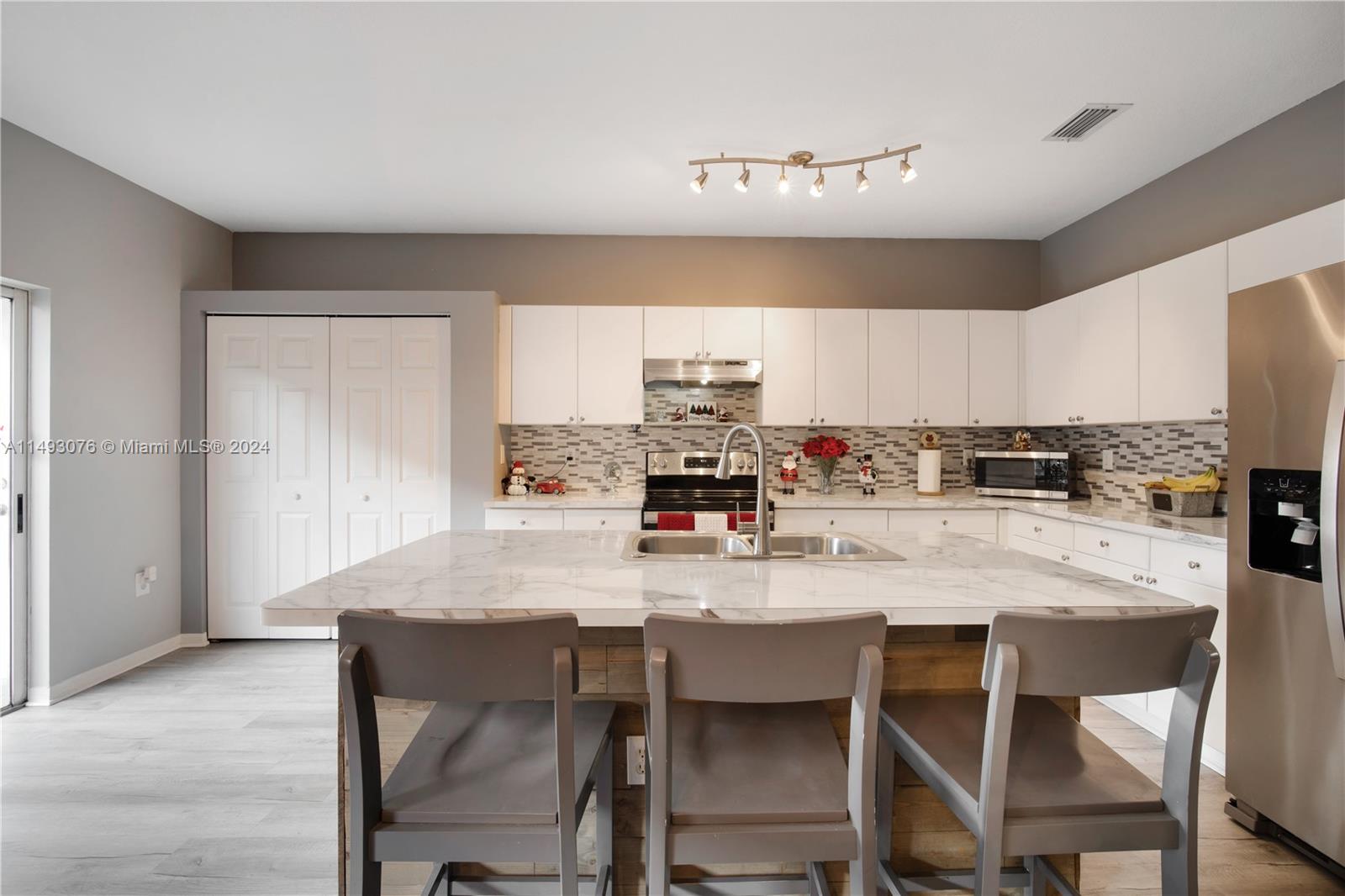 Discover the epitome of family living in this charming corner townhome, featuring 3 bedrooms and 2 1/2 baths. The expansive master bedroom offers a serene retreat. And the new modern rustic flooring throughout the downstairs area complements the large kitchen and dining area. Complete with a convenient one car garage, this move in ready haven is designed to accommodate your lifestyle seamlessly. Don't miss the opportunity to embrace comfort and convenience in a home that's primed for cherished moments. Showing Sat-Sun Dec 2-3 10:30-2:30, call to schedule a showing 305-772-2088.