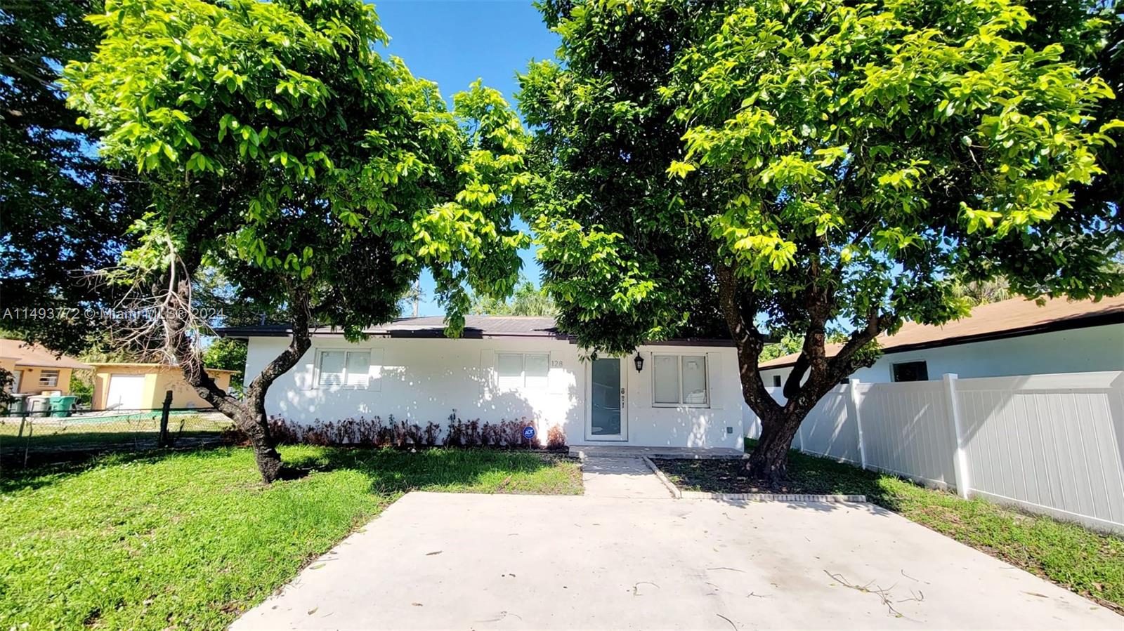 Photo 1 of 128 NW 5th Ave in Dania Beach - MLS A11493772