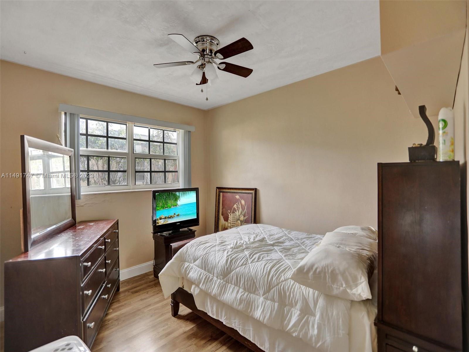 Listing Photo 9