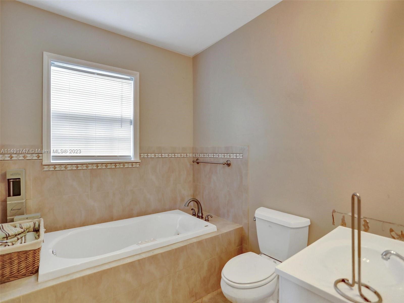 Listing Photo 10