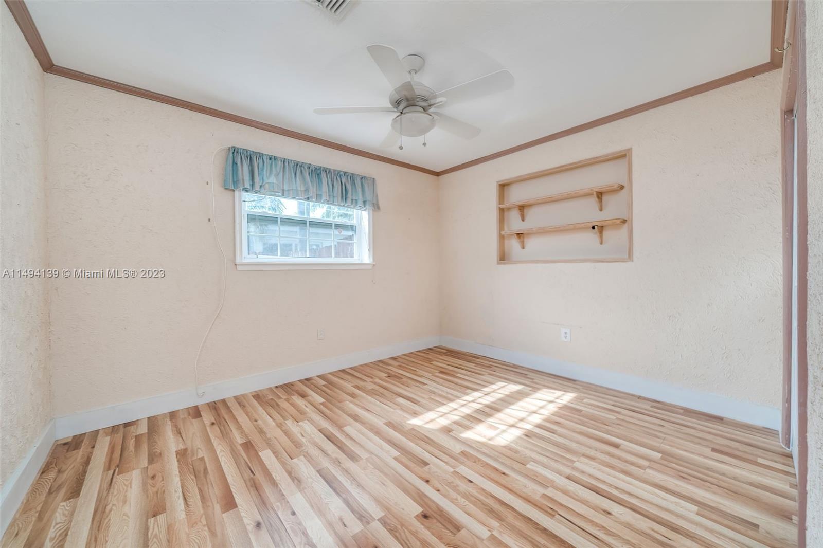 Listing Photo 11
