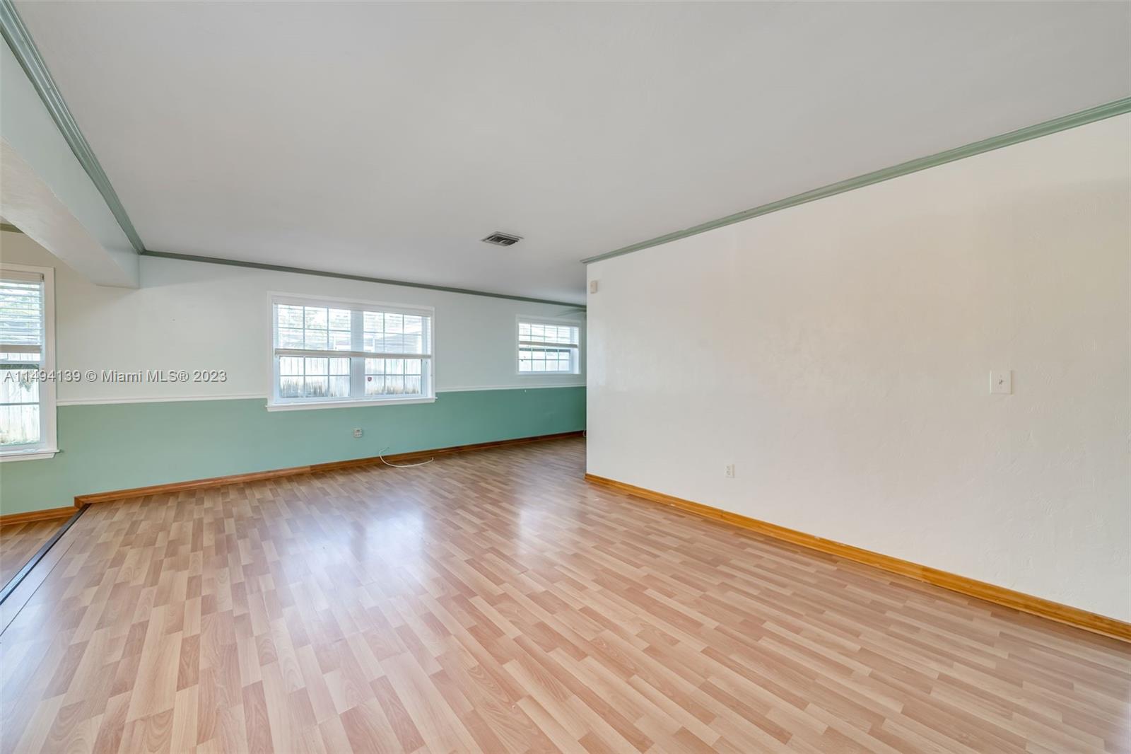 Listing Photo 14