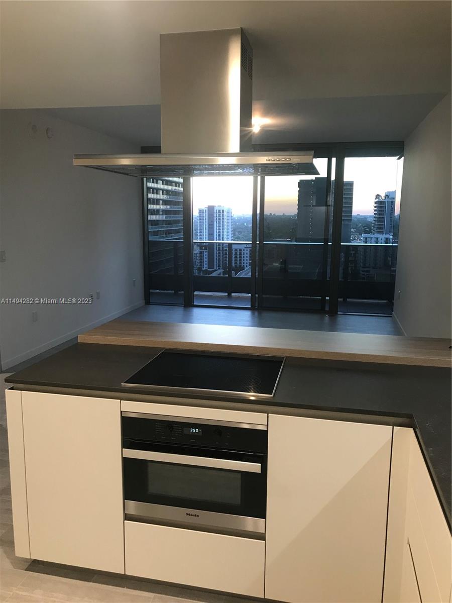 1 BED AND 1 BATH. STUNNING UNIT AT THE BEST BUILDING IN BRICKELL. TENANT OCCUPIED UNTIL JANUARY 15TH, 2024. -ONLY TEXT- JESSICA FOR VIDEO 3 MONTH MOVING FEE: FIRST, LAST, SECURITY DEPOSIT . PROVIDE OFFER WITH 3 LAST BANK STATEMENTS, 3 LAST PAYSTUBS, CREDIT REPORT, ID. WATER, TRASH, 1 VALET PARKING BASIC CABLE AND WIFI INCLUDED