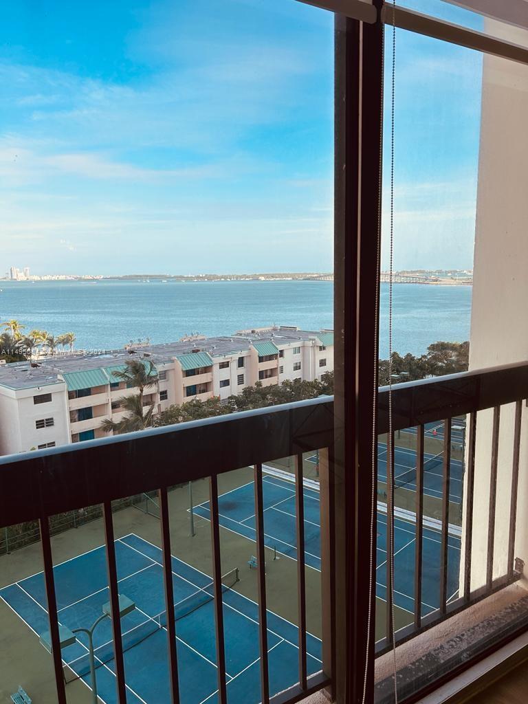 Spectacular view in Brickell Bay Club. Newly upgraded kitchen and bathrooms, stainless steel appliances, enclosed
balcony. In Unit Washer and Dryer. New Furnitures .Superb amenities to enjoy. More photos will be uploaded
soon. 6 months minimum lease with 5% commission.
