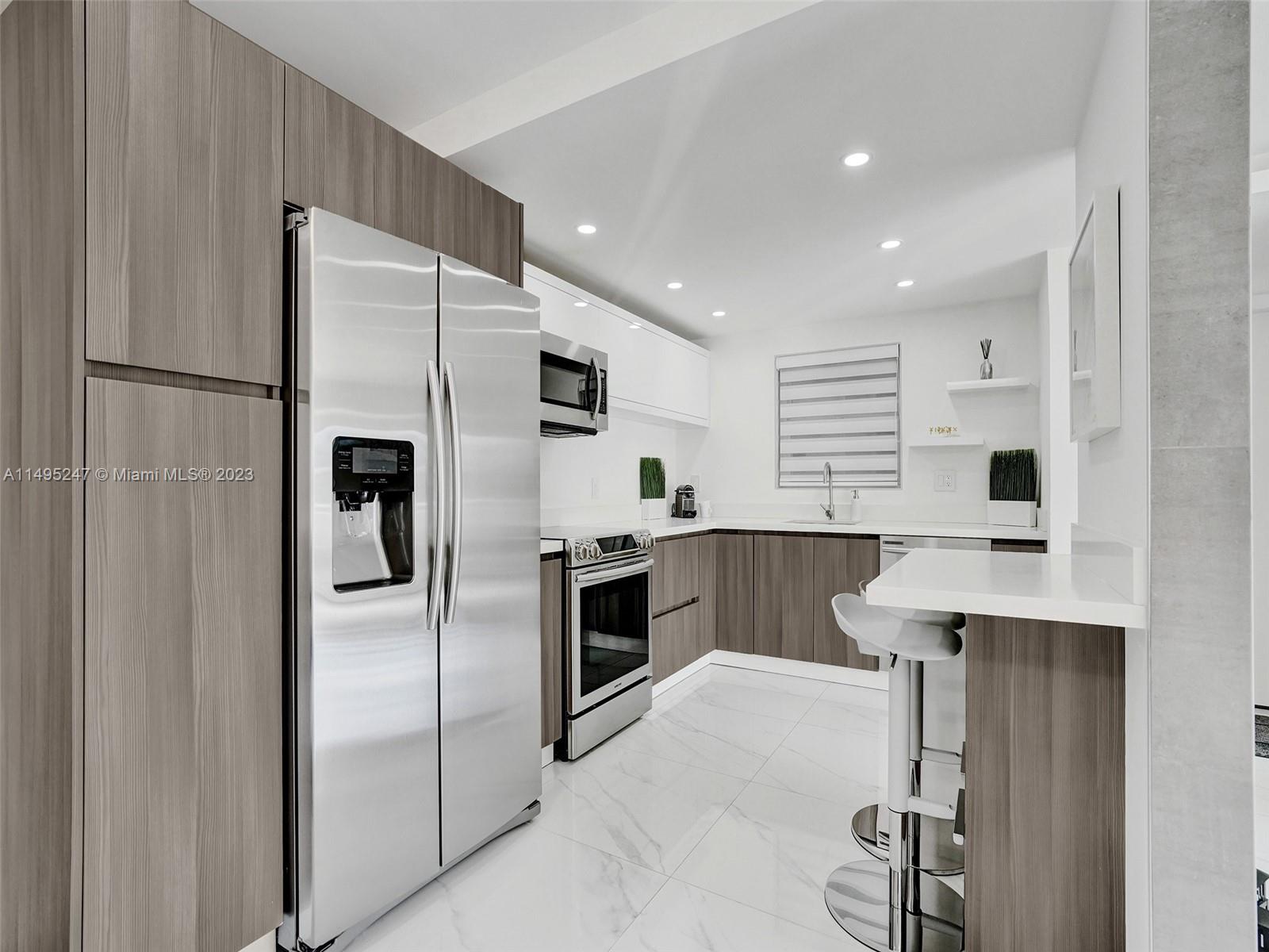 947 Lenox Ave 201