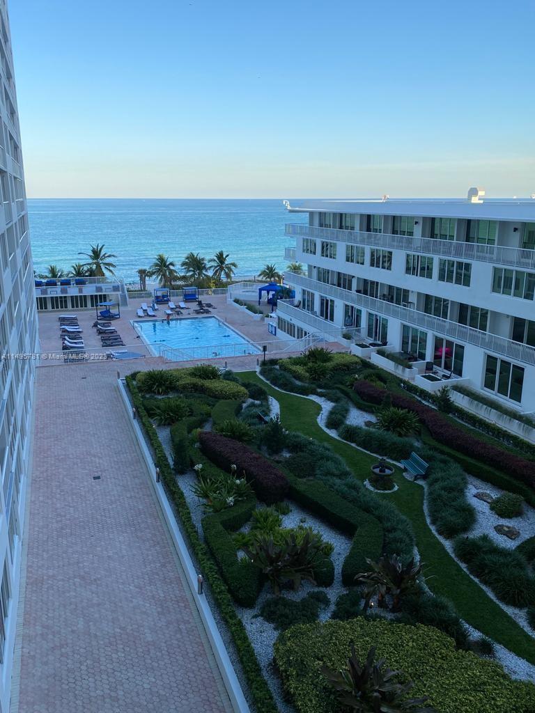 Luxury living in the best of Miami Beach. Live like you are in vacation all year round. Valet parking, tennis court, gym with ocean view, restaurants, convenience store, pool, beauty and barber salon. Laundry room on every floor. 
Step into lobby with piano playing.