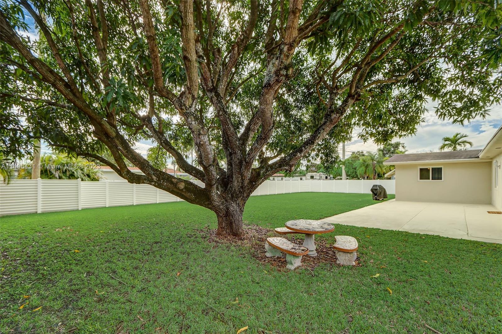 Listing Photo 10