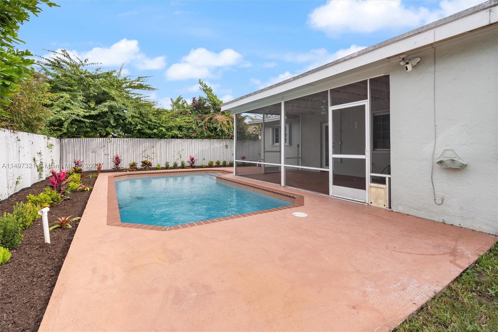 Listing Photo 15