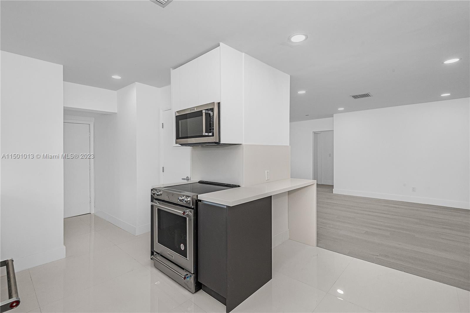 2784 NE 30th St 0, Lighthouse Point, Florida 33064, 4 Bedrooms Bedrooms, ,3 BathroomsBathrooms,Residentiallease,For Rent,2784 NE 30th St 0,A11501013