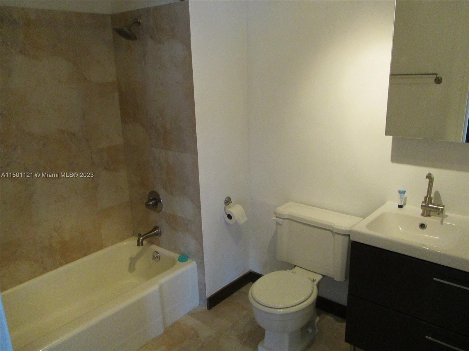 1250 West Ave 3D, Miami Beach, Florida 33139, 1 Bedroom Bedrooms, ,1 BathroomBathrooms,Residential,For Sale,1250 West Ave 3D,A11501121