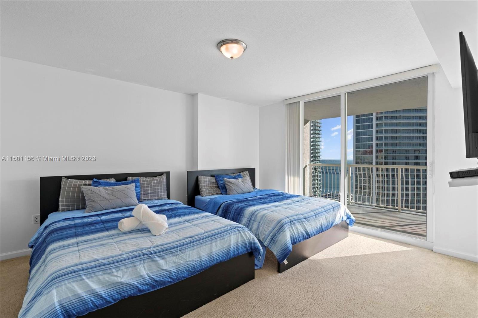1200 Brickell Bay Dr 3907, Miami, Florida 33131, 1 Bedroom Bedrooms, ,1 BathroomBathrooms,Residential,For Sale,1200 Brickell Bay Dr 3907,A11501156