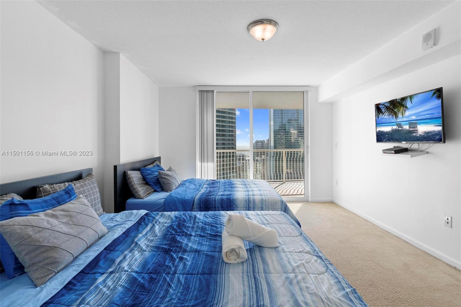 1200 Brickell Bay Dr 3907, Miami, Florida 33131, 1 Bedroom Bedrooms, ,1 BathroomBathrooms,Residential,For Sale,1200 Brickell Bay Dr 3907,A11501156