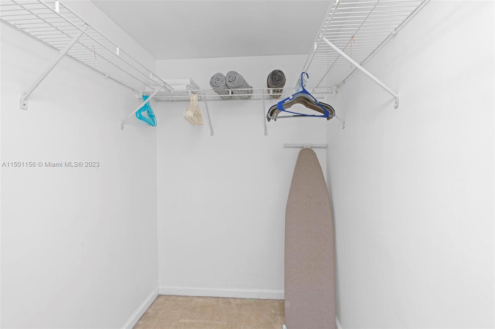 1200 Brickell Bay Dr 3907, Miami, Florida 33131, 1 Bedroom Bedrooms, ,1 BathroomBathrooms,Residential,For Sale,1200 Brickell Bay Dr 3907,A11501156