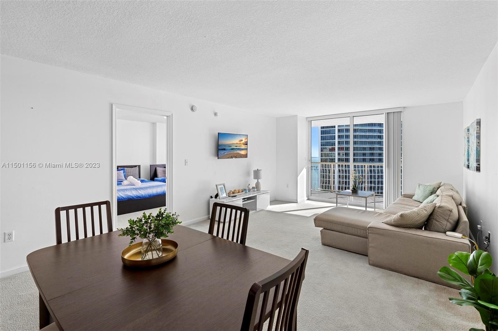 1200 Brickell Bay Dr 3907, Miami, Florida 33131, 1 Bedroom Bedrooms, ,1 BathroomBathrooms,Residential,For Sale,1200 Brickell Bay Dr 3907,A11501156