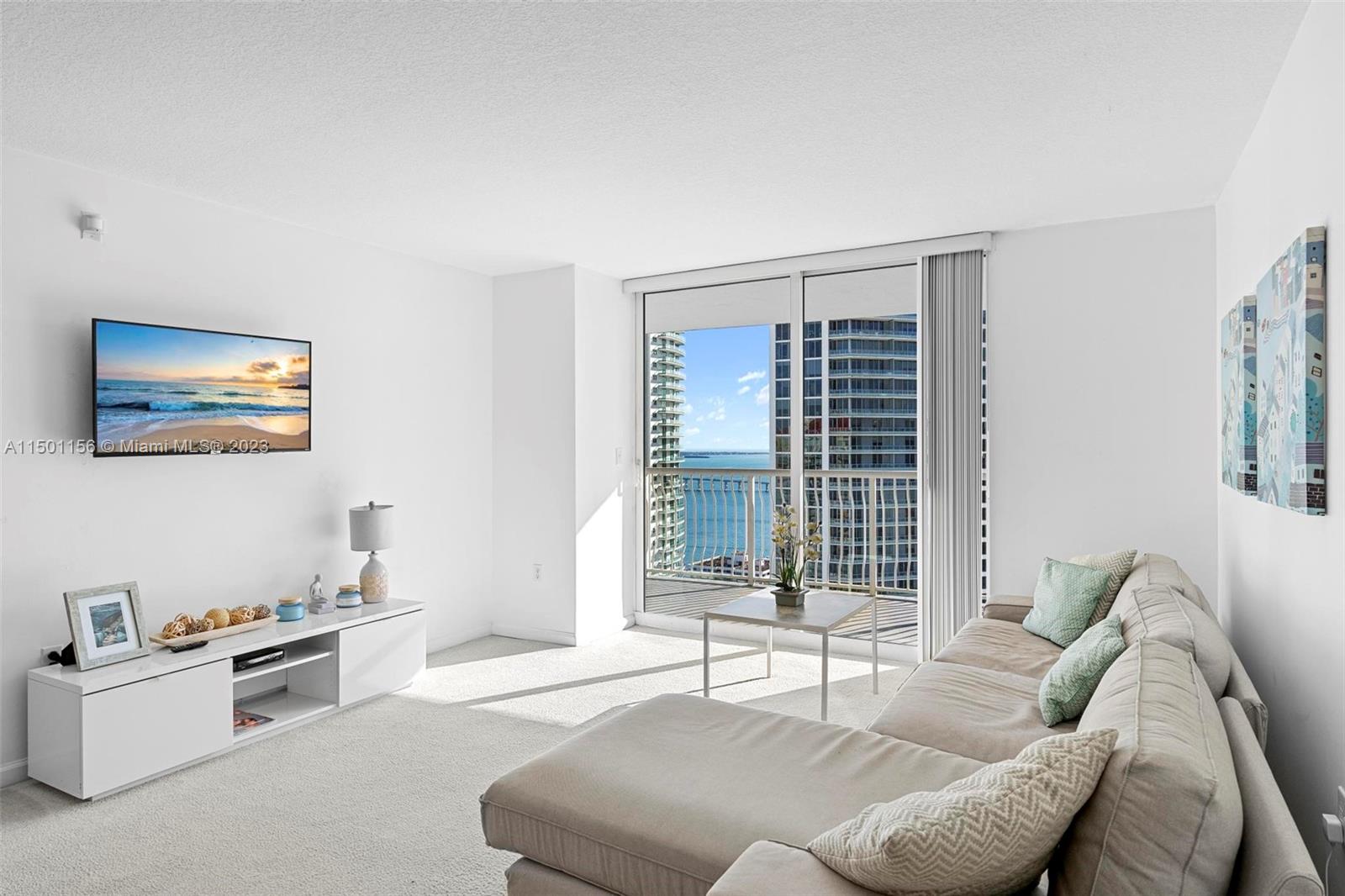1200 Brickell Bay Dr 3907, Miami, Florida 33131, 1 Bedroom Bedrooms, ,1 BathroomBathrooms,Residential,For Sale,1200 Brickell Bay Dr 3907,A11501156