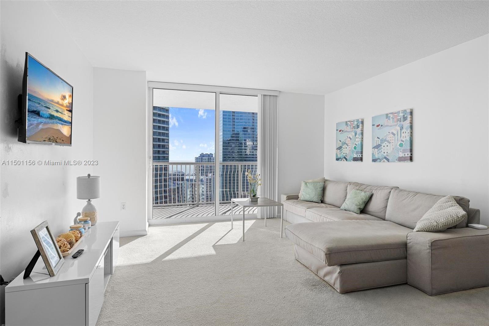1200 Brickell Bay Dr 3907, Miami, Florida 33131, 1 Bedroom Bedrooms, ,1 BathroomBathrooms,Residential,For Sale,1200 Brickell Bay Dr 3907,A11501156