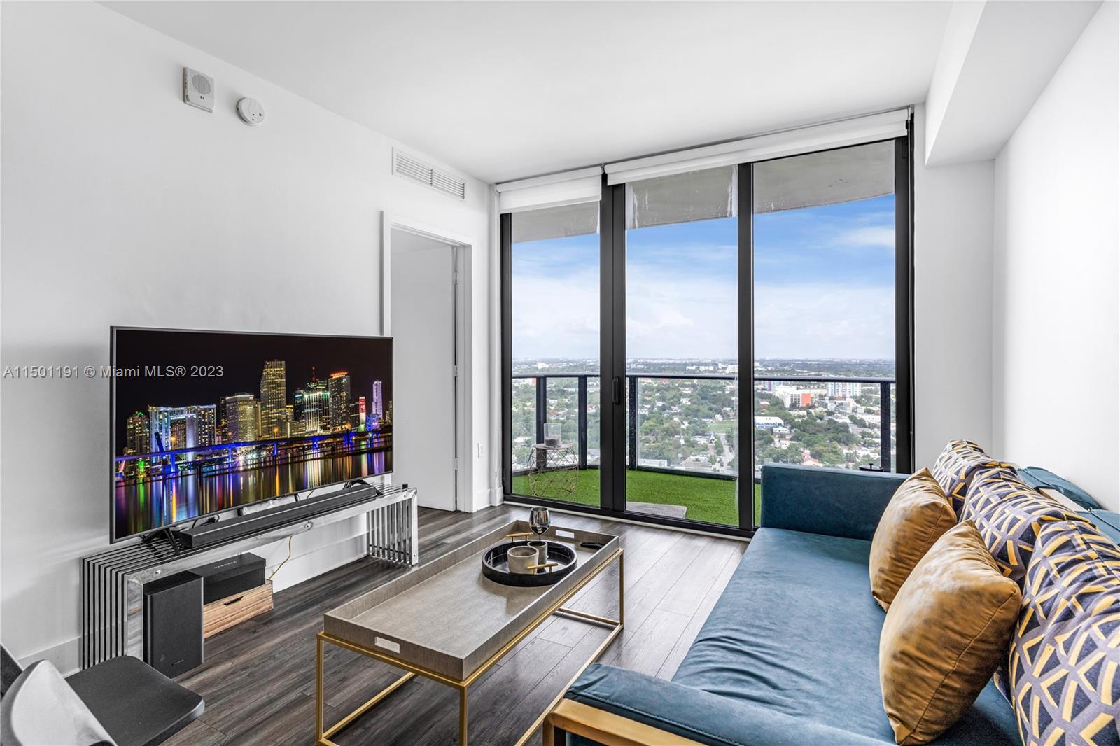 121 NE 34th St 2810, Miami, Florida 33137, 1 Bedroom Bedrooms, ,1 BathroomBathrooms,Residential,For Sale,121 NE 34th St 2810,A11501191