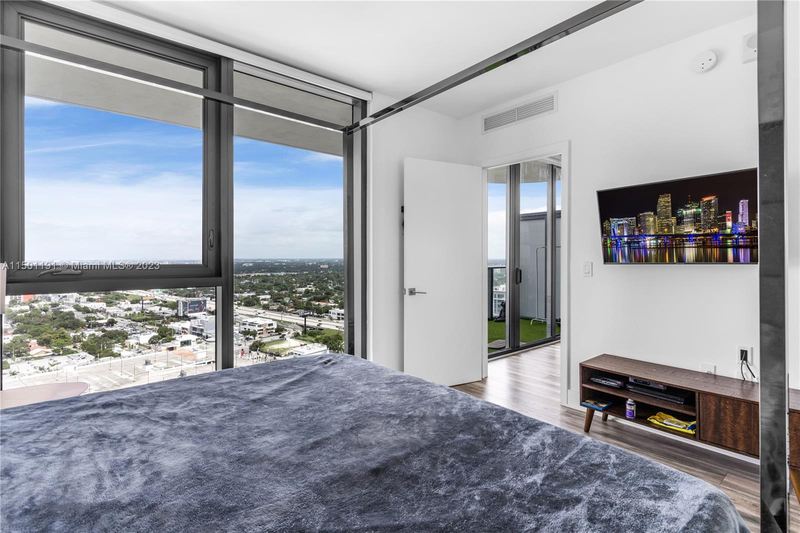 121 NE 34th St 2810, Miami, Florida 33137, 1 Bedroom Bedrooms, ,1 BathroomBathrooms,Residential,For Sale,121 NE 34th St 2810,A11501191