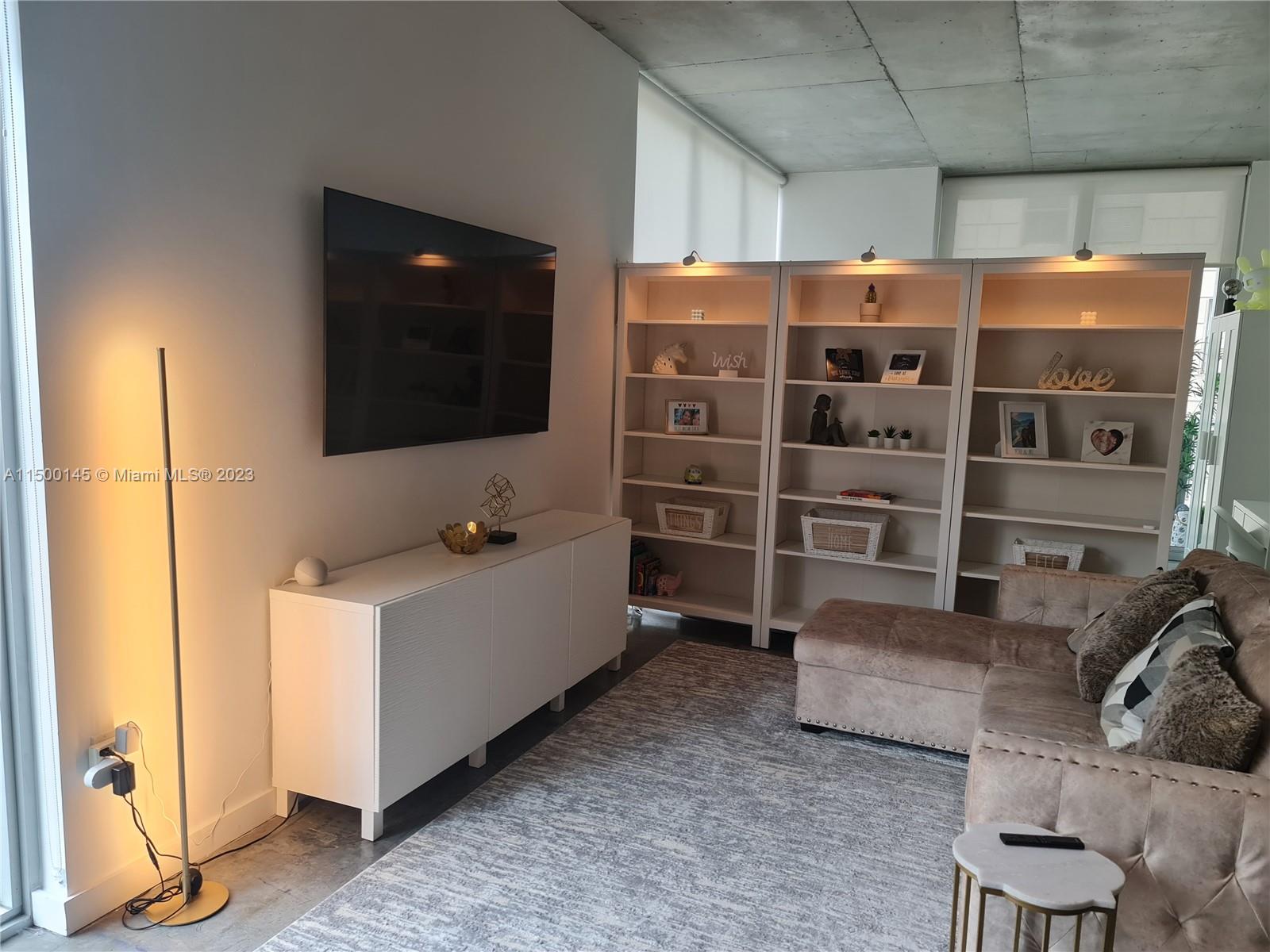151 SE 1st St 602, Miami, Florida 33131, 1 Bedroom Bedrooms, ,1 BathroomBathrooms,Residentiallease,For Rent,151 SE 1st St 602,A11500145