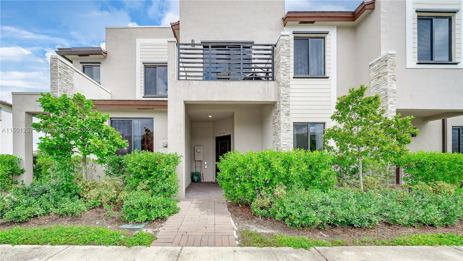 20647 NE 7th Pl, Miami, Florida 33179, 3 Bedrooms Bedrooms, ,2 BathroomsBathrooms,Residentiallease,For Rent,20647 NE 7th Pl,A11501257