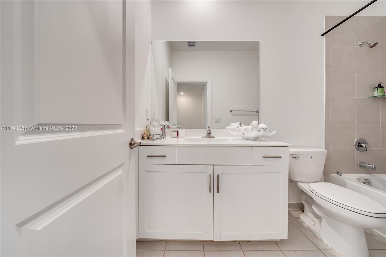 20647 NE 7th Pl, Miami, Florida 33179, 3 Bedrooms Bedrooms, ,2 BathroomsBathrooms,Residentiallease,For Rent,20647 NE 7th Pl,A11501257
