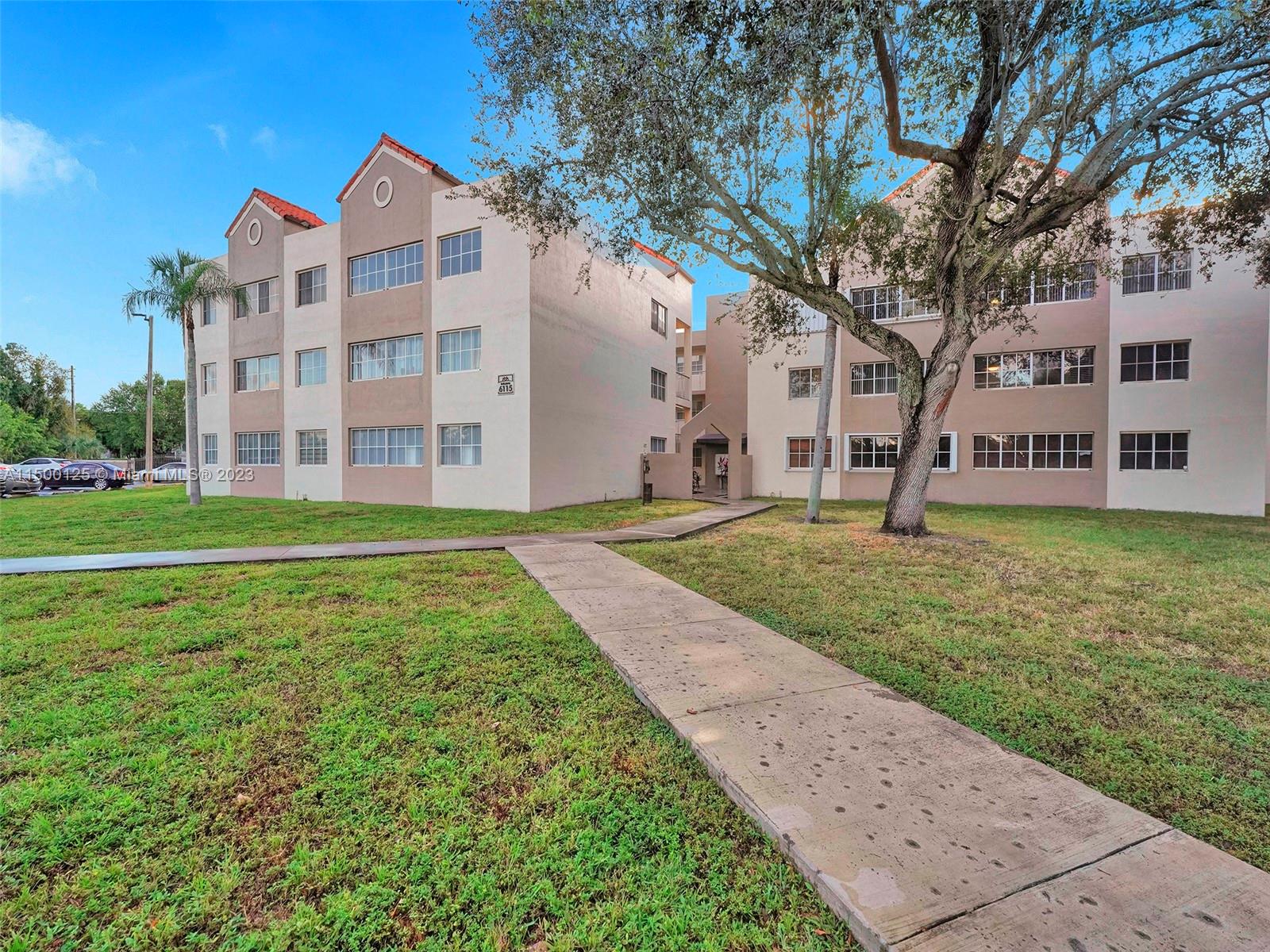 6115 NW 186th St 110, Hialeah, Florida 33015, 3 Bedrooms Bedrooms, ,2 BathroomsBathrooms,Residential,For Sale,6115 NW 186th St 110,A11500125