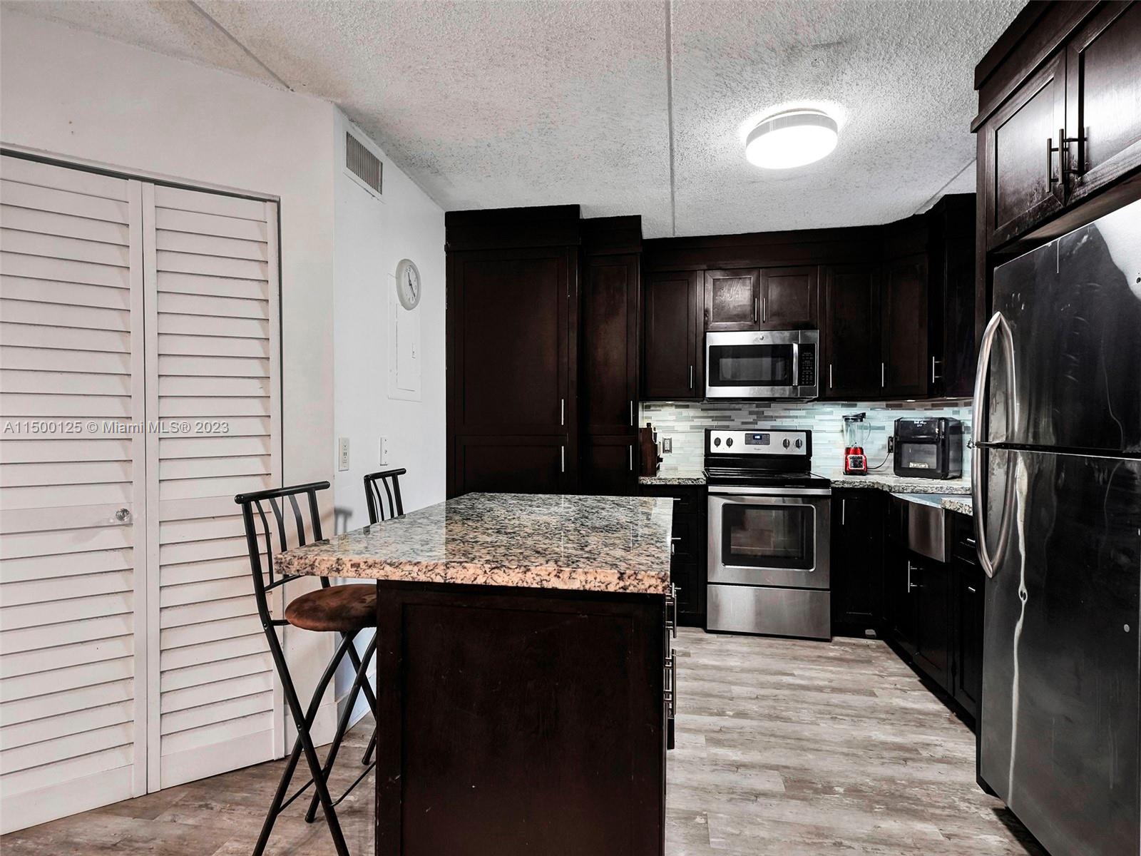 6115 NW 186th St 110, Hialeah, Florida 33015, 3 Bedrooms Bedrooms, ,2 BathroomsBathrooms,Residential,For Sale,6115 NW 186th St 110,A11500125