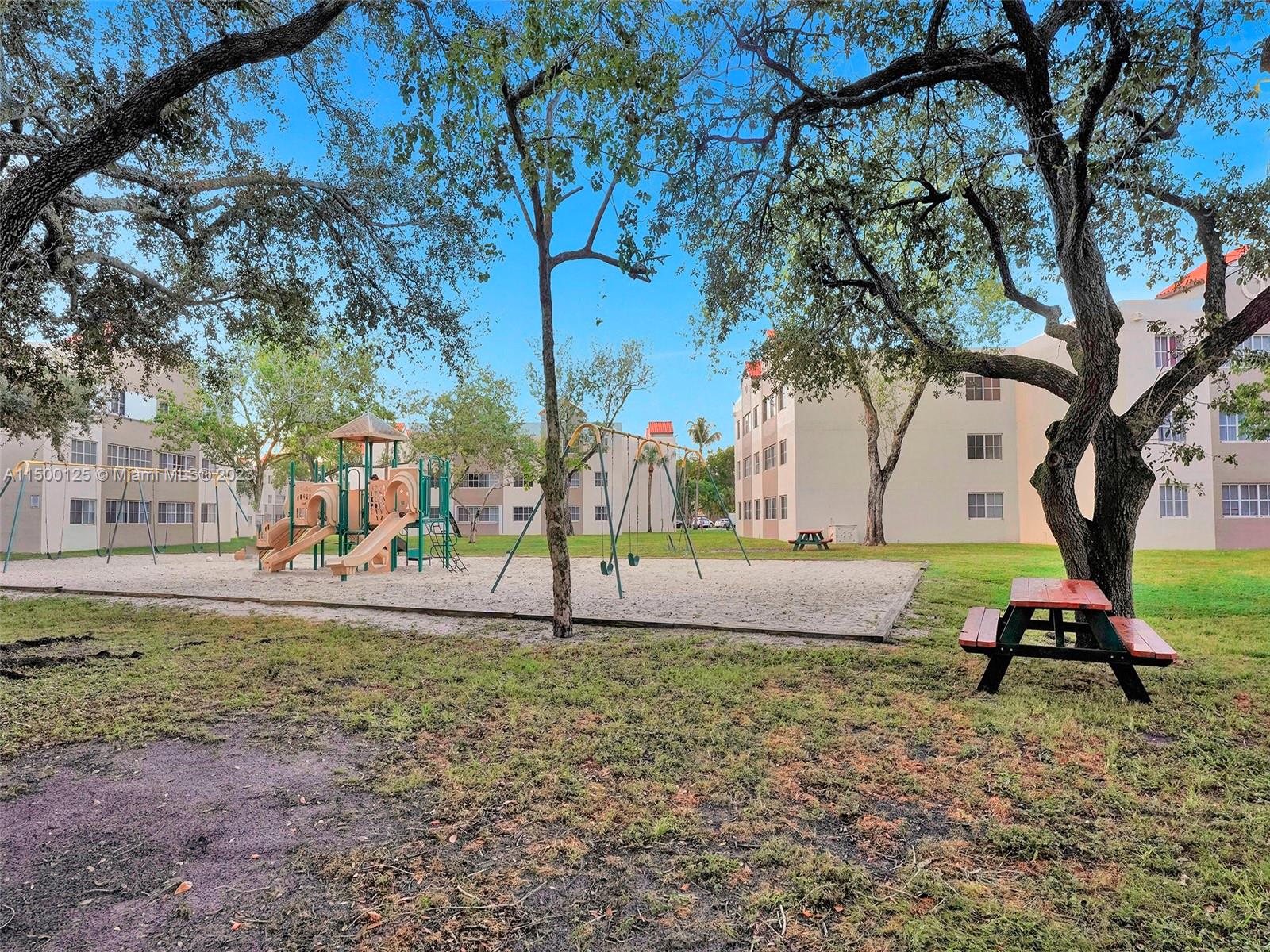 6115 NW 186th St 110, Hialeah, Florida 33015, 3 Bedrooms Bedrooms, ,2 BathroomsBathrooms,Residential,For Sale,6115 NW 186th St 110,A11500125