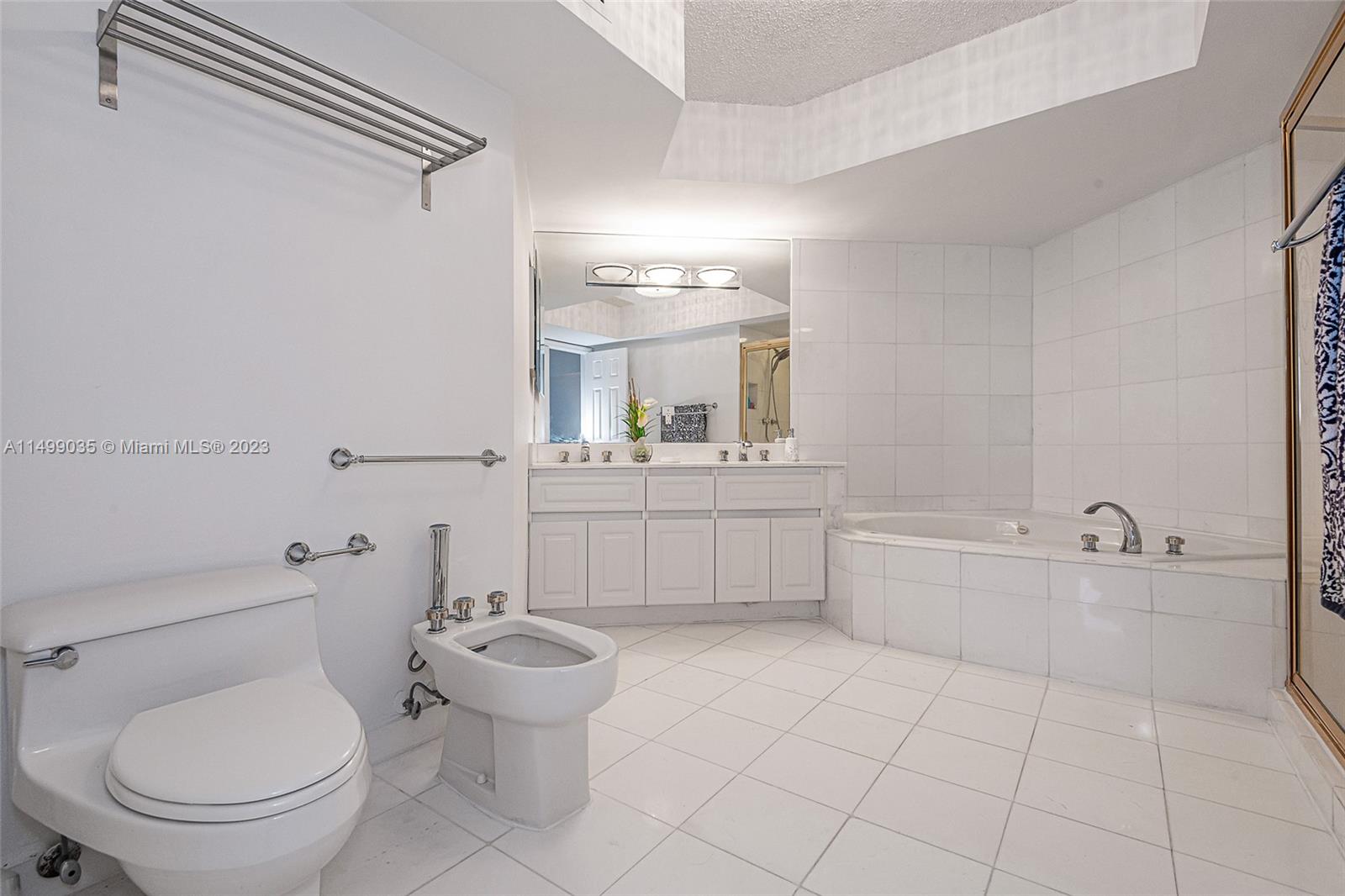 6301 SW Collins Ave 1605, Miami Beach, Florida 33141, 2 Bedrooms Bedrooms, ,2 BathroomsBathrooms,Residentiallease,For Rent,6301 SW Collins Ave 1605,A11499035