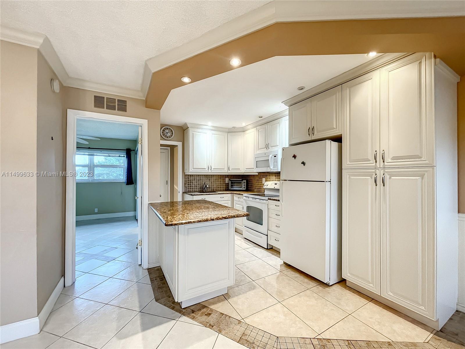 22 SE 3rd Ter 14, Dania Beach, Florida 33004, 1 Bedroom Bedrooms, ,1 BathroomBathrooms,Residential,For Sale,22 SE 3rd Ter 14,A11499633