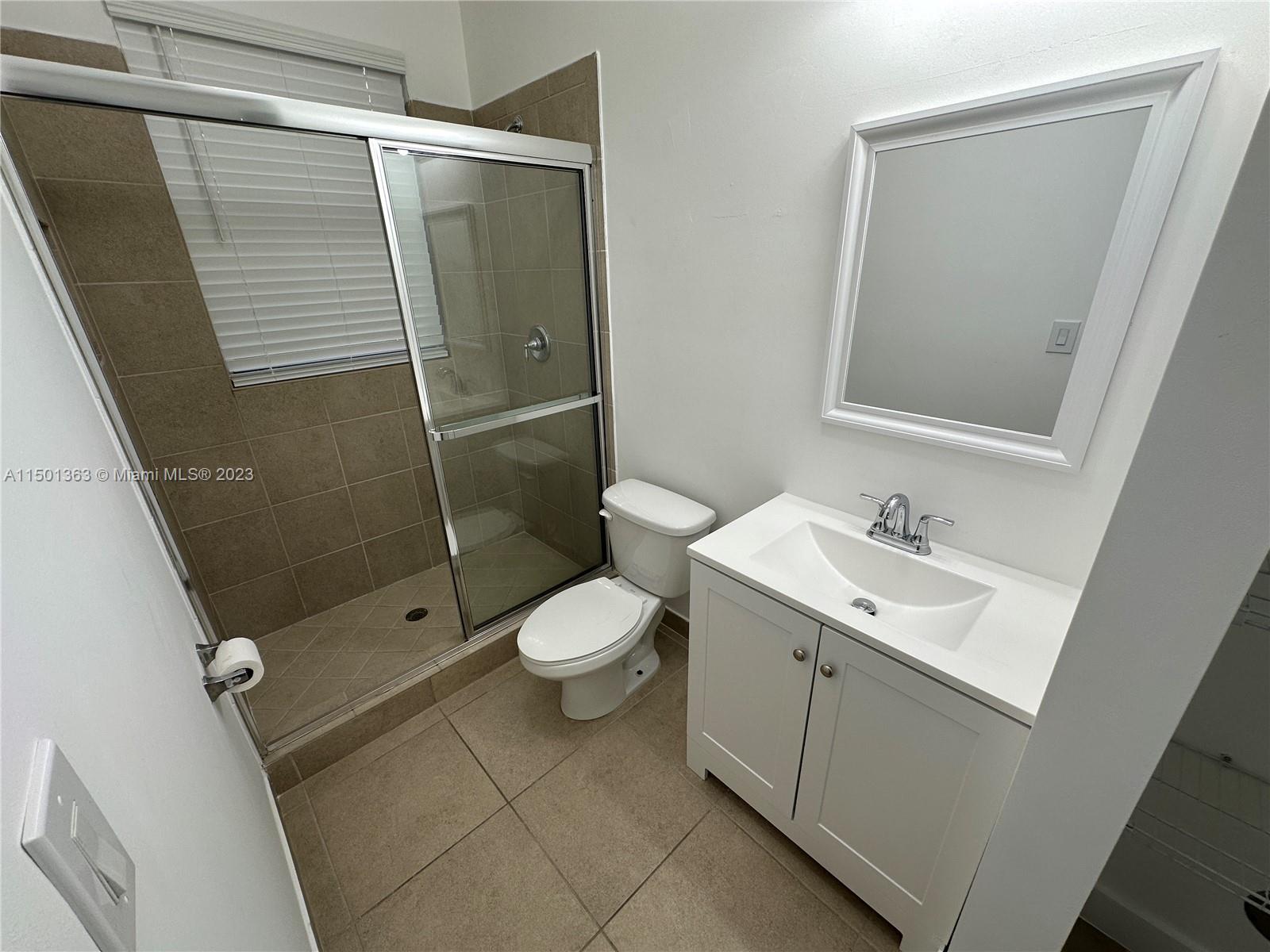 Ground Floor Suite's Bathroom.