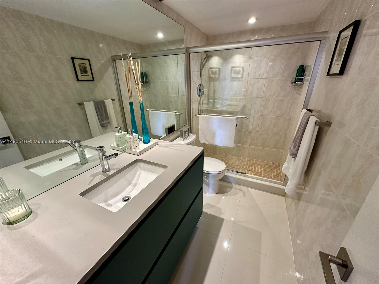 500 Bayview Dr 221, Sunny Isles Beach, Florida 33160, 2 Bedrooms Bedrooms, ,2 BathroomsBathrooms,Residential,For Sale,500 Bayview Dr 221,A11490510