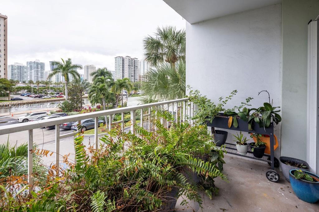 500 Bayview Dr 221, Sunny Isles Beach, Florida 33160, 2 Bedrooms Bedrooms, ,2 BathroomsBathrooms,Residential,For Sale,500 Bayview Dr 221,A11490510