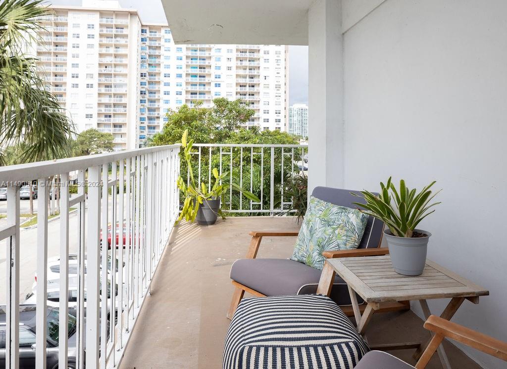 500 Bayview Dr 221, Sunny Isles Beach, Florida 33160, 2 Bedrooms Bedrooms, ,2 BathroomsBathrooms,Residential,For Sale,500 Bayview Dr 221,A11490510