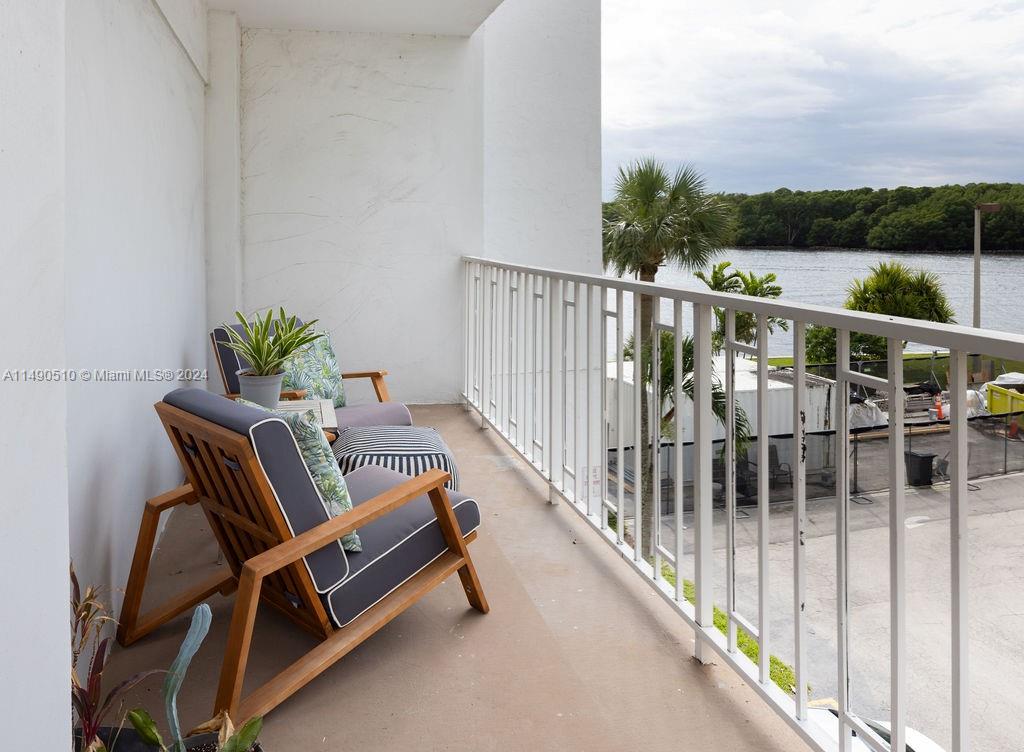 500 Bayview Dr 221, Sunny Isles Beach, Florida 33160, 2 Bedrooms Bedrooms, ,2 BathroomsBathrooms,Residential,For Sale,500 Bayview Dr 221,A11490510