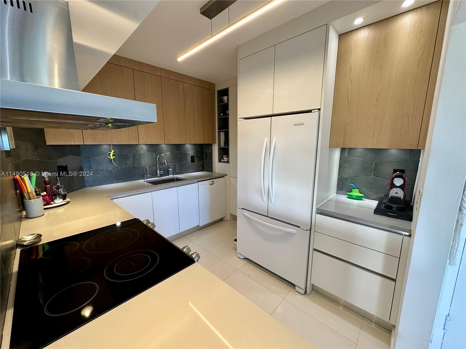 500 Bayview Dr 221, Sunny Isles Beach, Florida 33160, 2 Bedrooms Bedrooms, ,2 BathroomsBathrooms,Residential,For Sale,500 Bayview Dr 221,A11490510