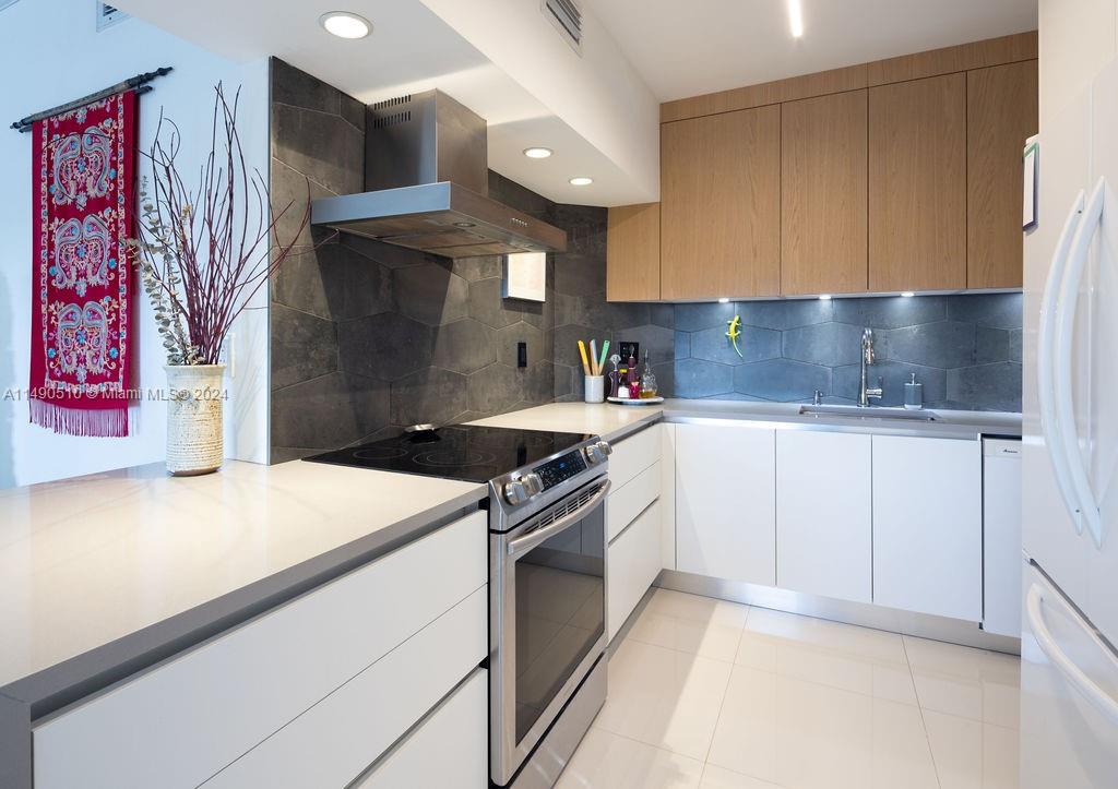 500 Bayview Dr 221, Sunny Isles Beach, Florida 33160, 2 Bedrooms Bedrooms, ,2 BathroomsBathrooms,Residential,For Sale,500 Bayview Dr 221,A11490510