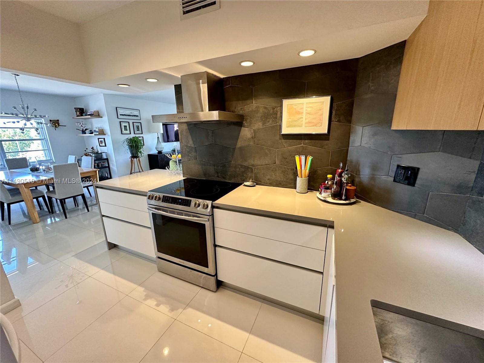 500 Bayview Dr 221, Sunny Isles Beach, Florida 33160, 2 Bedrooms Bedrooms, ,2 BathroomsBathrooms,Residential,For Sale,500 Bayview Dr 221,A11490510