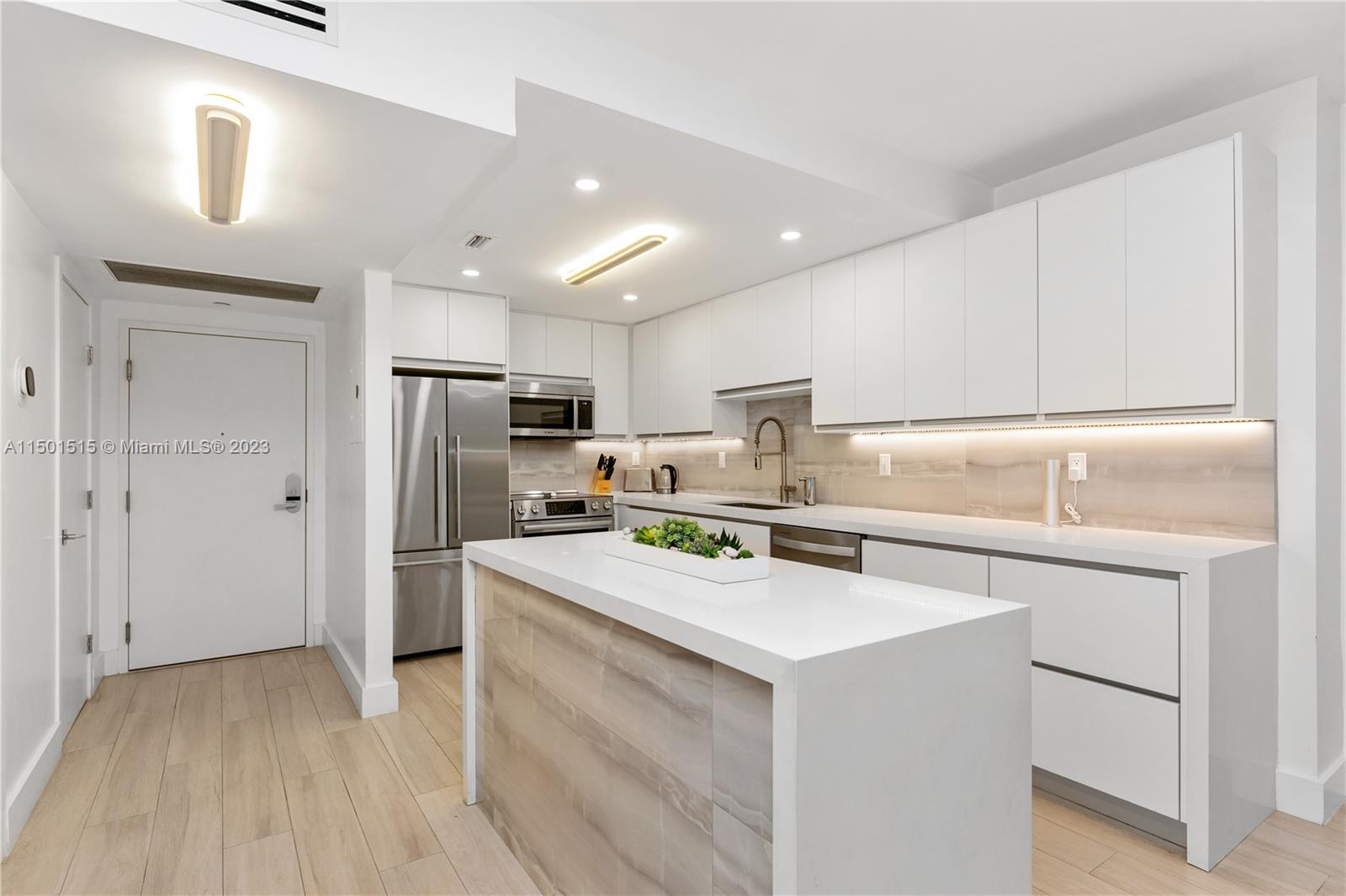 2301 Collins Ave 318, Miami Beach, Florida 33139, 2 Bedrooms Bedrooms, ,1 BathroomBathrooms,Residentiallease,For Rent,2301 Collins Ave 318,A11501515