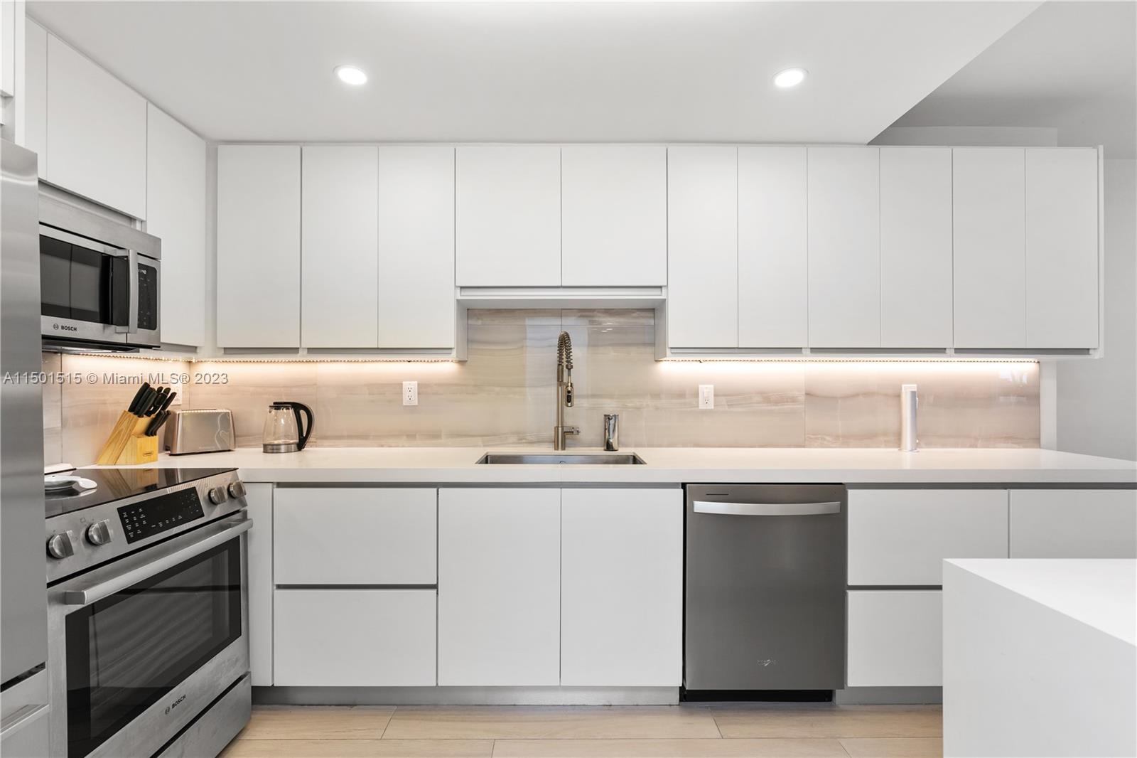 2301 Collins Ave 318, Miami Beach, Florida 33139, 2 Bedrooms Bedrooms, ,1 BathroomBathrooms,Residentiallease,For Rent,2301 Collins Ave 318,A11501515