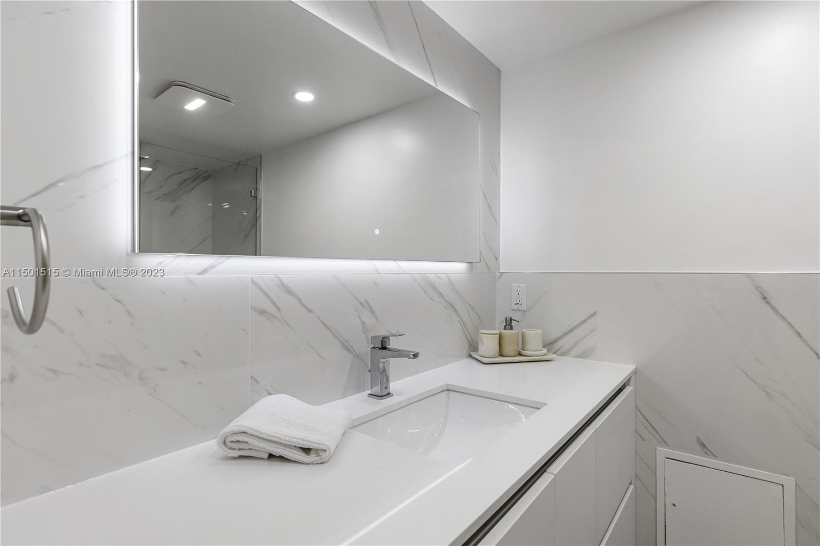 2301 Collins Ave 318, Miami Beach, Florida 33139, 2 Bedrooms Bedrooms, ,1 BathroomBathrooms,Residentiallease,For Rent,2301 Collins Ave 318,A11501515